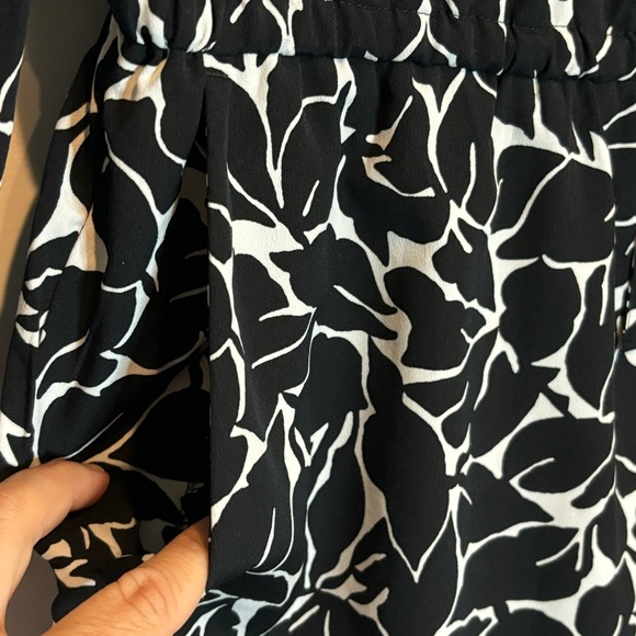 LOFT Black White Leaf Print Long Tab Sleeve Tie Waist Romper 2 Petite - Picture 8 of 15